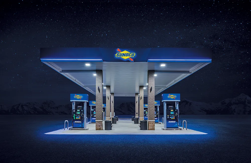 Estación Sunoco de noche