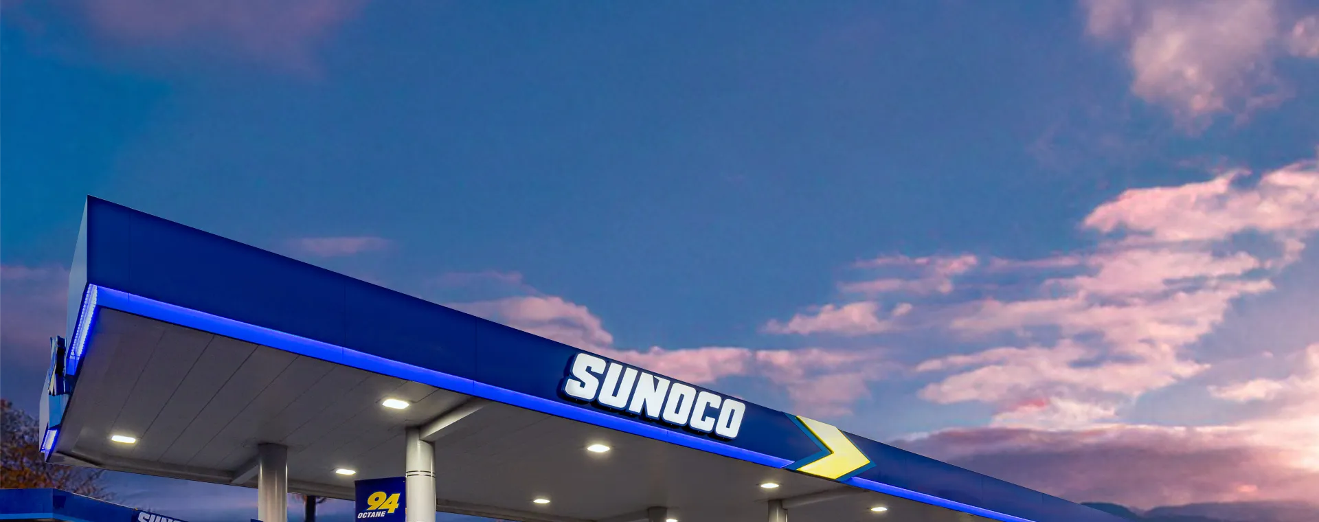 Estación Sunoco de noche